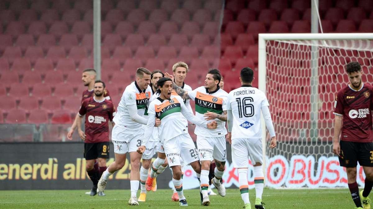 Sarà finale tutta veneta: nel pomeriggio Lecce-Venezia 1-1