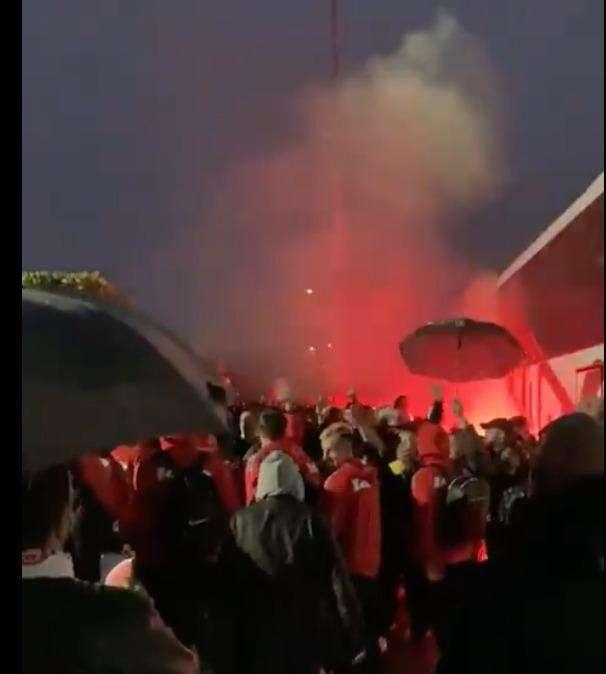 VIDEO - La festosa accoglienza dei tifosi del Monza alla squadra