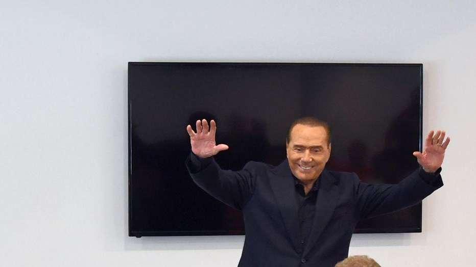 La carica del patron Berlusconi: il numero uno biancorosso è sceso negli spogliatoi nel pre gara