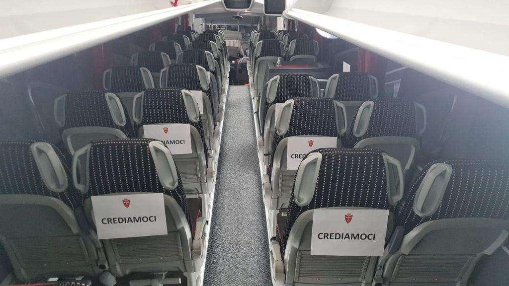 'Crediamoci', l'iniziativa motivazionale invade anche il bus biancorosso