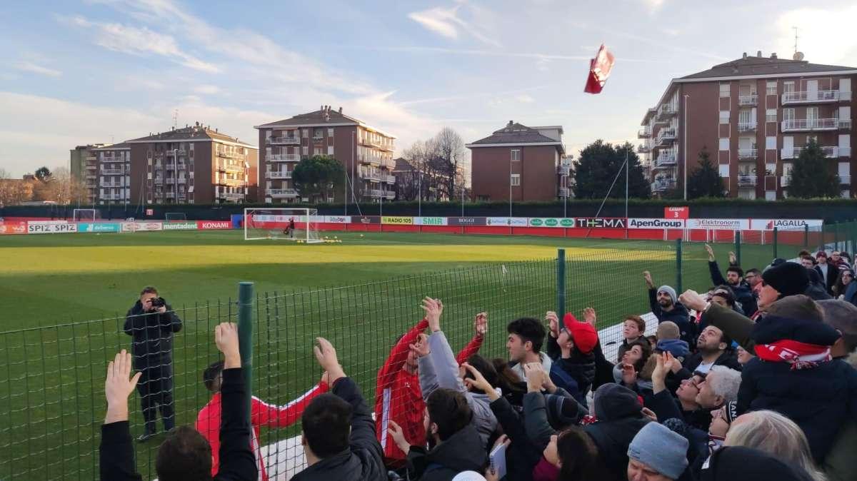 Allenamento a porte aperte: sorrisi e divertimento a Monzello 