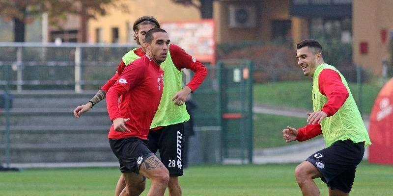 Allenamento pomeridiano a Monzello. Balotelli ancora a parte, si ferma anche Paletta