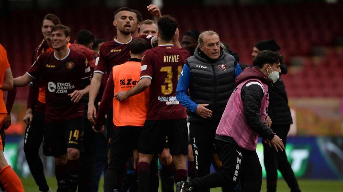 CdS - L'allerta Salernitana agita il campionato. Dopo il primo positivo non si esclude l'intervento della Asl