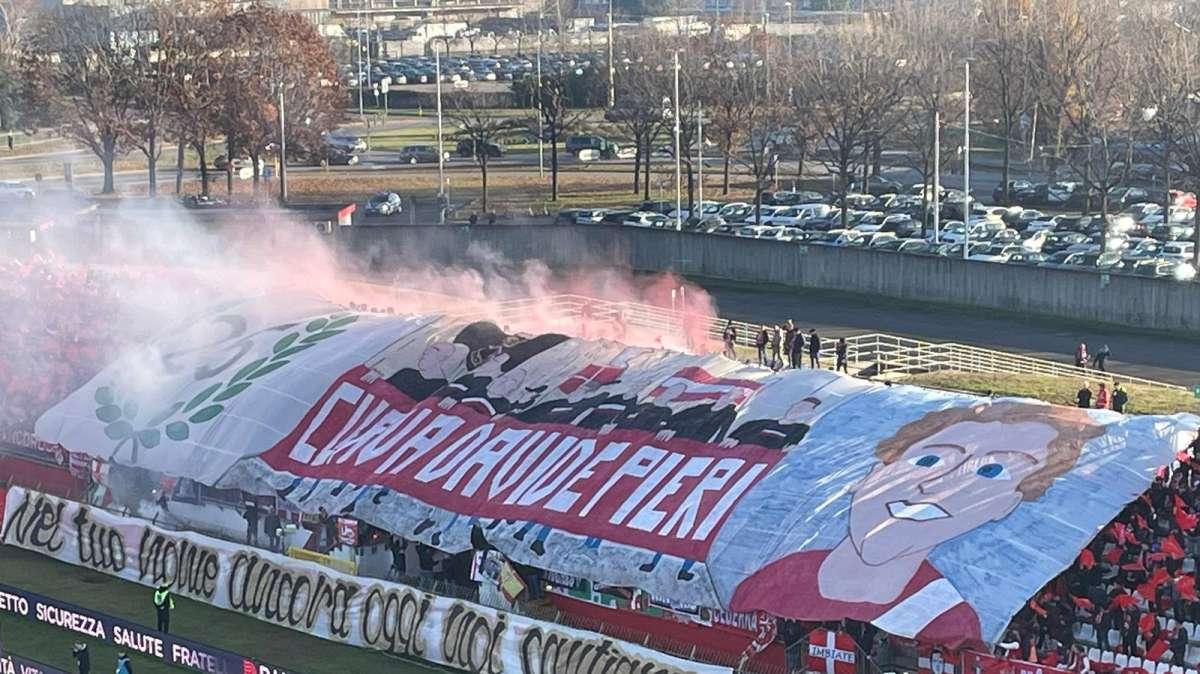 Lo spettacolo della Sud dedicato a Davide Pieri: "Nel tuo nome.."