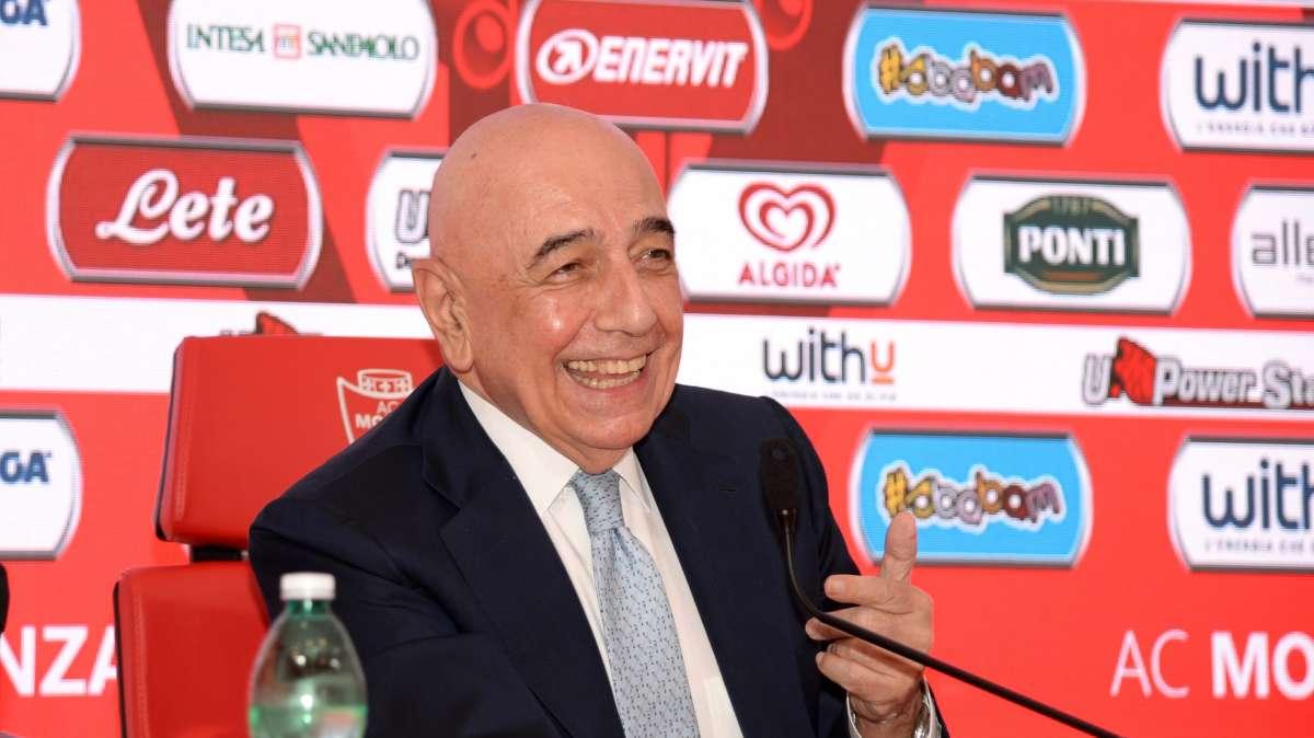 Mercato, il problema sono gli over: prima di comprare serve vendere