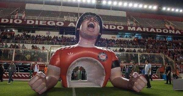 FOTO - Maradona sull'omaggio dell'Argentinos Jr: "Grazie per questa carezza al cuore"