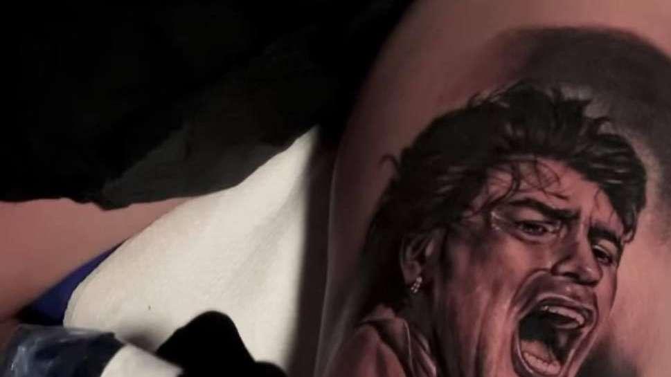 VIDEO - Spettacolare tatuaggio per Insigne: Diego sulla pelle per sempre!