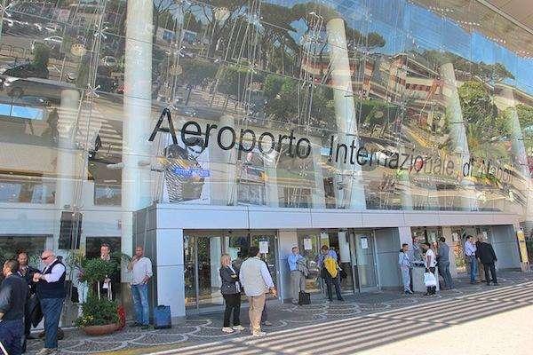 KKN - Napoli in aeroporto: partenza per Bologna prevista alle 9:30