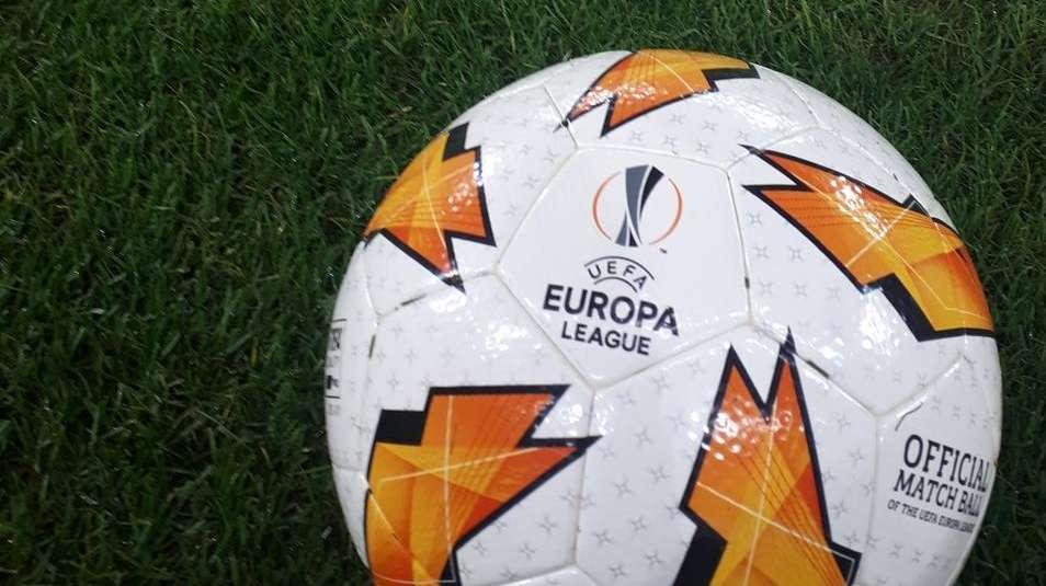 UFFICIALE - AZ annuncia: "Per l'Uefa si gioca, saremo a Napoli con 17 elementi"