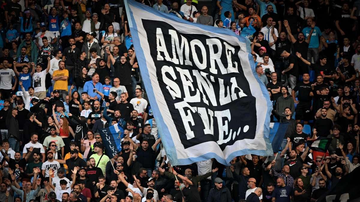 Biglietti Napoli-Milan di Champions già sold-out! Si attendono solo Distinti e Curve superiori