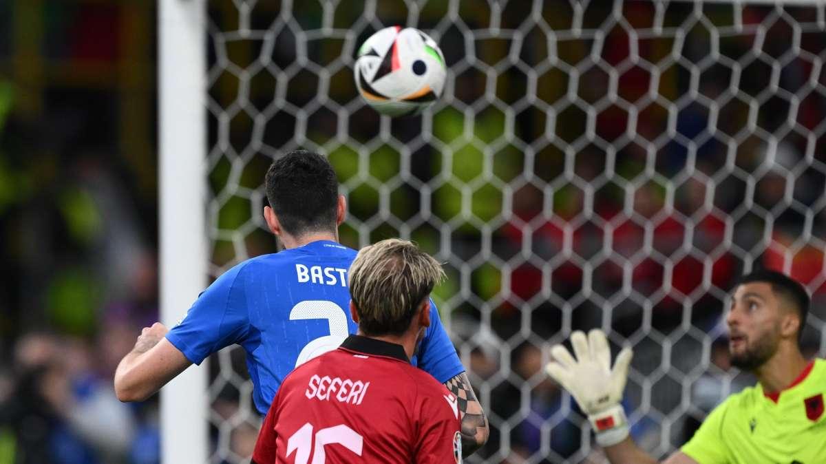 Dazn: "Dove avevamo già visto quello schema con Spalletti?", Bastoni come Osimhen