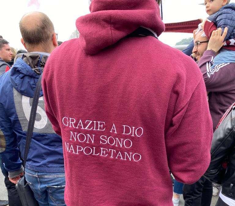 FOTO-VIDEO - Salernitana, mille tifosi a caricare la squadra prima della partenza: "Ci devi credere!"