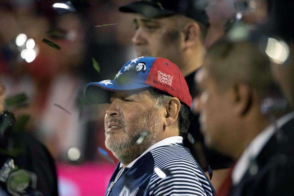 Bolivia, l'ex presidente Morales scappa in Messico. Maradona: "E' una brava persona!"