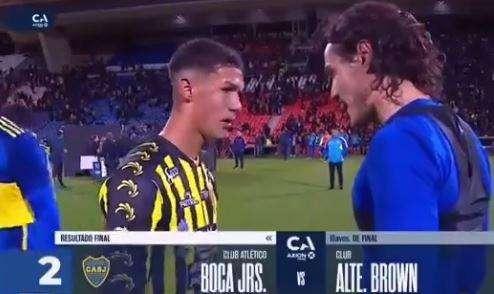Tutta l'umiltà di Cavani: l'ex azzurro chiede la maglietta a un 19enne al debutto