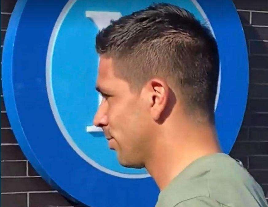 Sky - Napoli partito da Castel Volturno: sul pullman non c'era Simeone