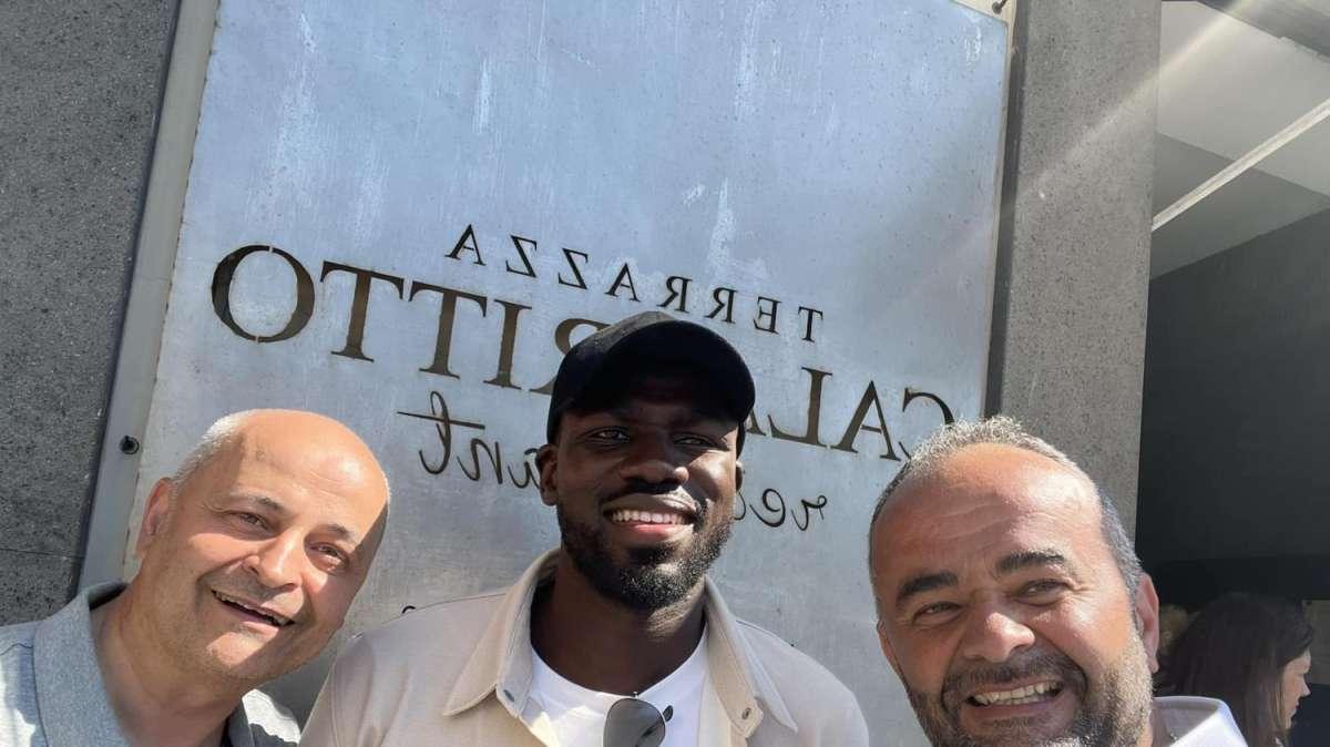 FOTO - Koulibaly, promessa mantenuta: è appena tornato a Napoli