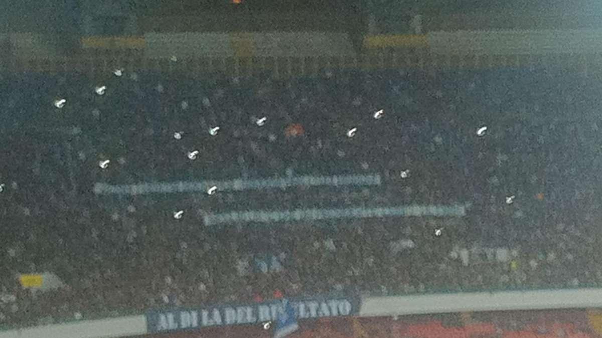 FOTO TN - Striscione in Curva B: "Uccidi i nostri sogni per soddisfare i tuoi bisogni, meglio la "C" che un presidente così"