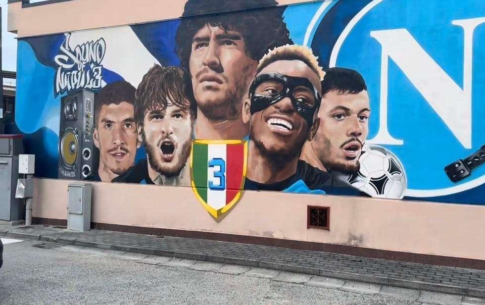VIDEO - Spettacolare murales-Scudetto a Camposano con la collaborazione di Clementino 