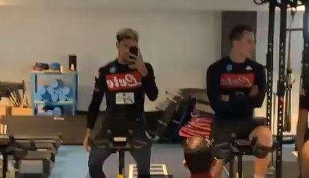 VIDEO - Giorno di riposo, ma non per tutti: Malcuit si allena in palestra con Milik