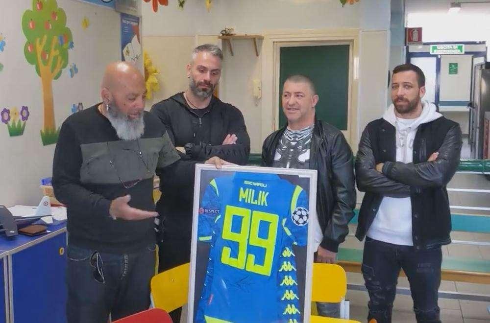 VIDEO - Rubata la maglia di Lavezzi al reparto pediatria del Policlinico, splendido gesto degli ultras