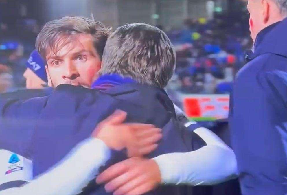 FOTO - Kvara-Mazzarri, è subito feeling: baci e abbracci al triplice fischio
