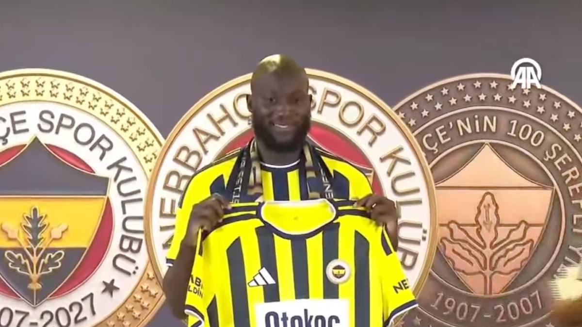 Lukaku si presenta al Fenerbahce: "Aspettavo da un mese! Sono già pronto per giocare!"