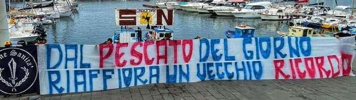 FOTO - "Dal pescato del giorno, riaffiora un vecchio ricordo", la replica degli Ultrà agli sfottò salernitani