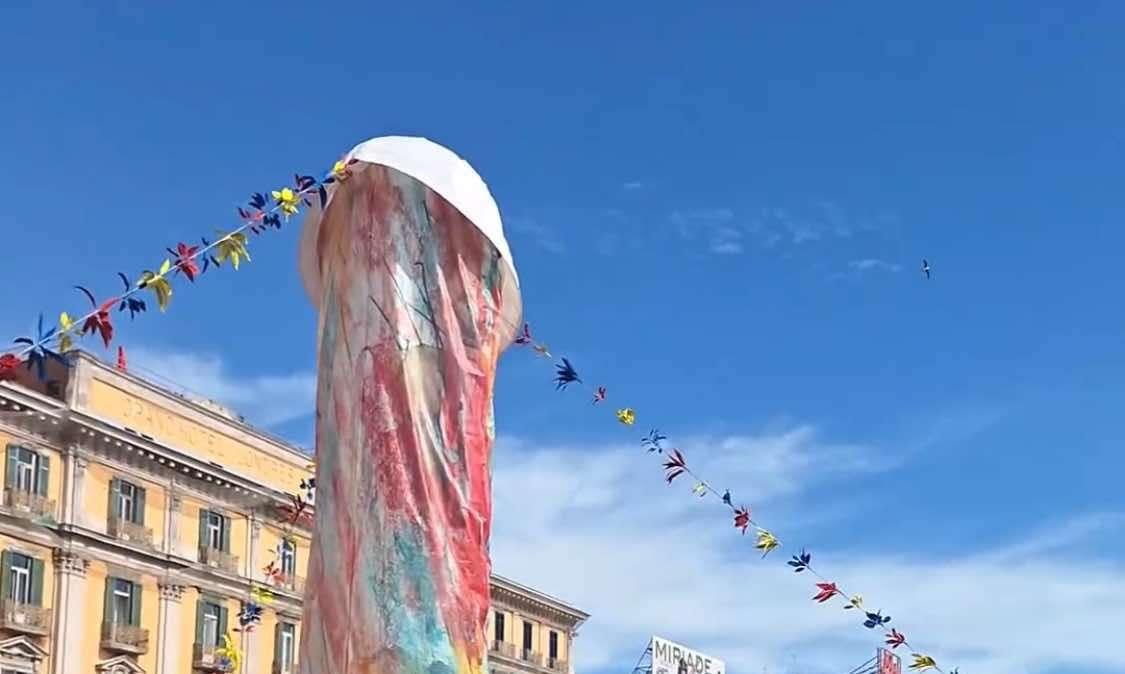 Fanpage sull'opera di Pesce: "Ridicola, arte svilita e Napoli non ne guadagna nulla"