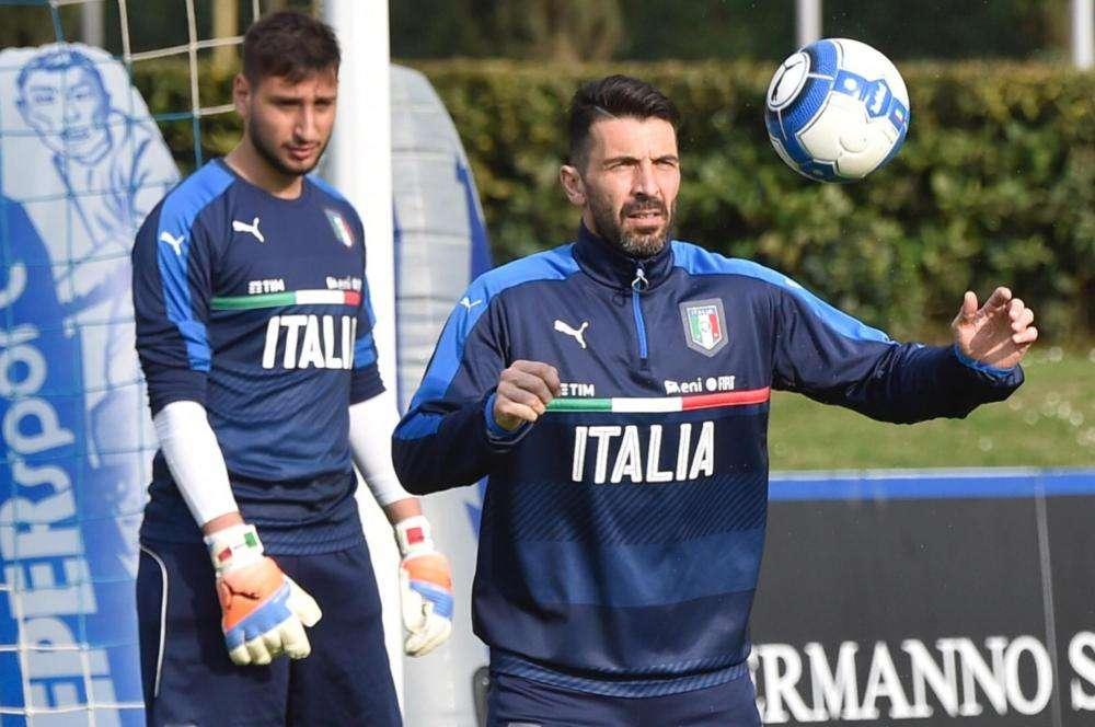 Buffon sprona Donnarumma: "Deve puntare al pallone d'oro, non può accontentarsi"