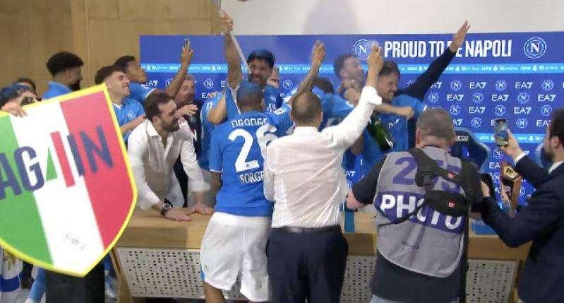 SSC Napoli annuncia: "Al via fase di vendita libera abbonamenti". E Ticketone va in tilt