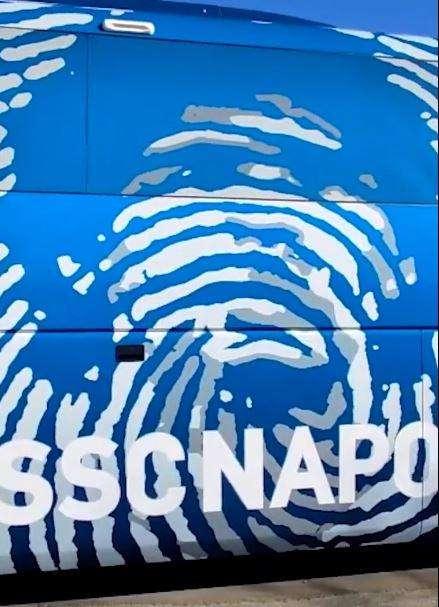 VIDEO - Nuovo bus dedicato a Maradona: le immagini dettagliate del richiamo all'argentino