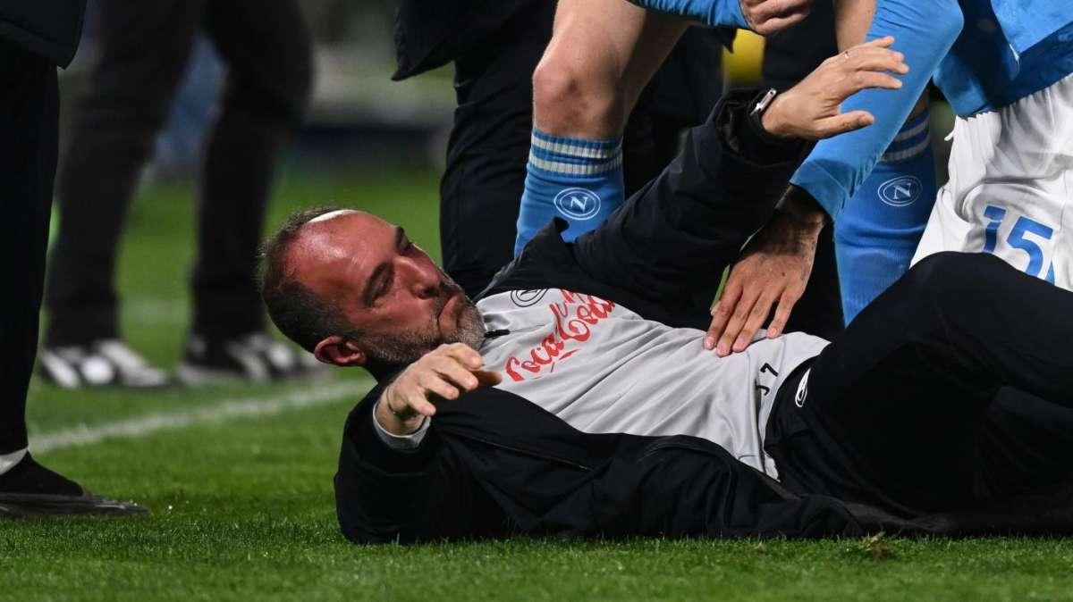 Stellini esplode di gioia al gol di Billing e... si lancia a terra!