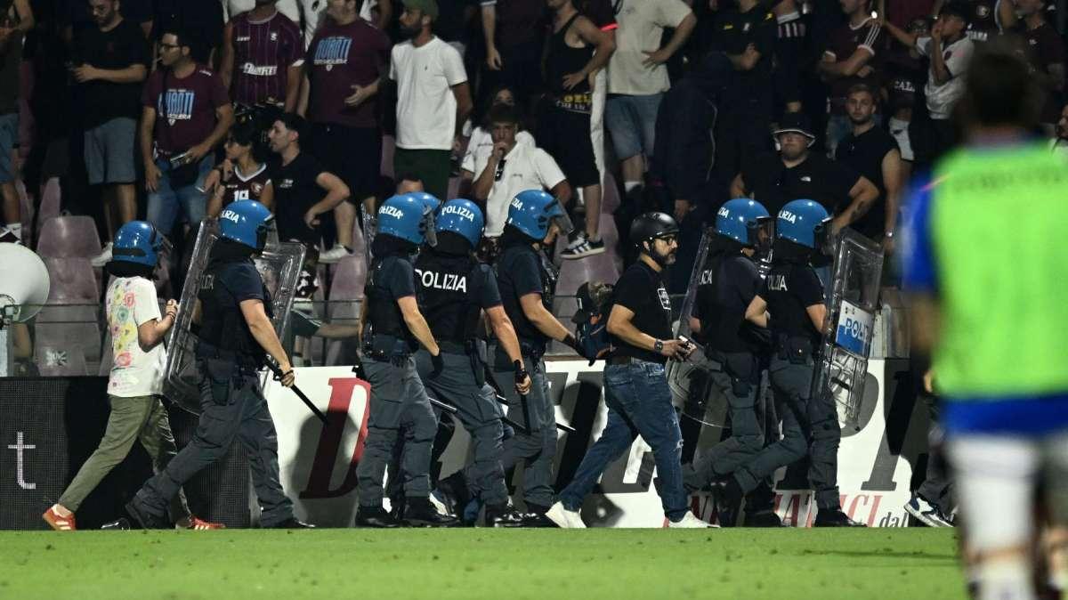 Sconfitta a tavolino e porte chiuse per la Salernitana: le conseguenze della serata di ieri