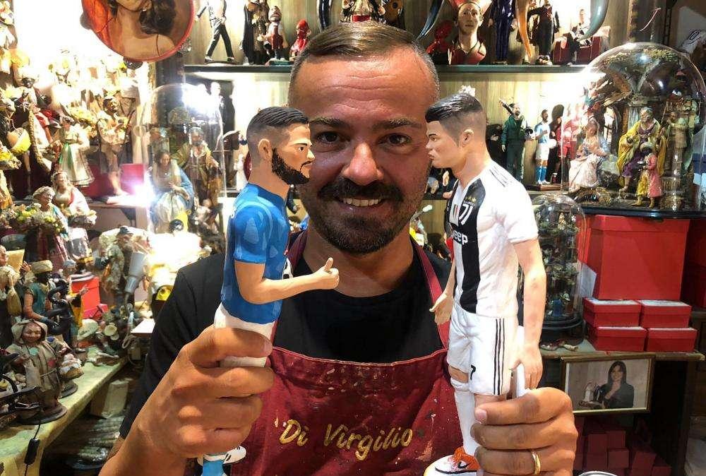 FOTO - Insigne vs Ronaldo, a San Gregorio Armeno è già iniziata Juve-Napoli