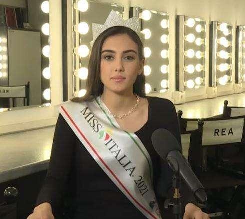 Miss Italia: "Sono tifosissima del Napoli e di Insigne. Non mi fidanzerò con un calciatore"