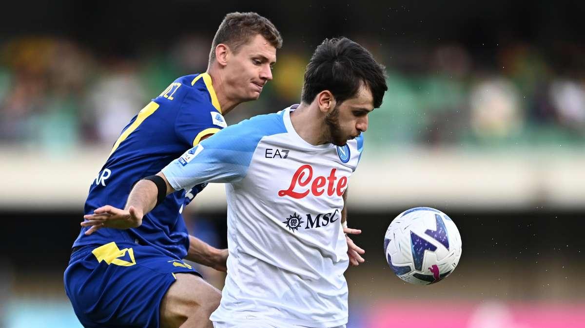 Per fortuna Kvaratskhelia sa fare tanto altro: è primo per dribbling falliti in Serie A