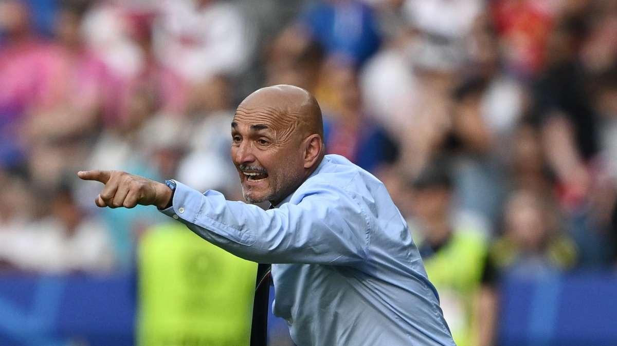 Repubblica - Faccia a faccia nella notte con Spalletti: i calciatori volevano difesa a cinque