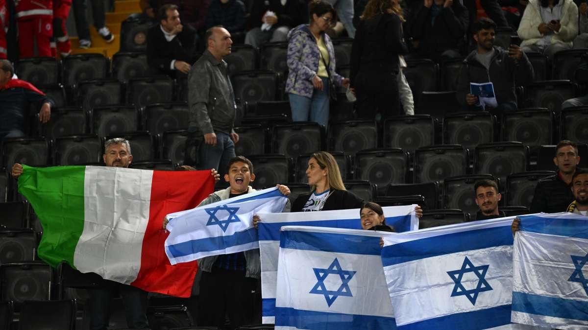 Italia-Israele, scontri tra polizia e manifestanti a Udine: un giornalista ferito