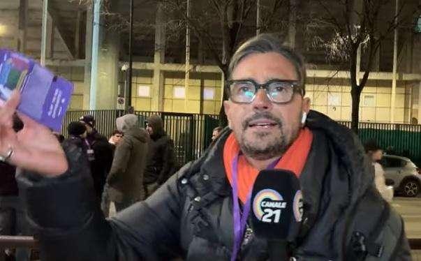 Allontanato l'inviato di Canale 21 che denuncia: "Un addetto mi ha strappato il pass!"