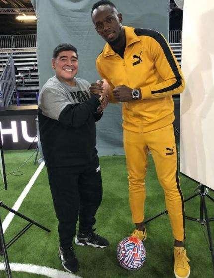 FOTO - Due leggende, Bolt incontra Maradona: "Consigli sul calcio dal grande Diego!"