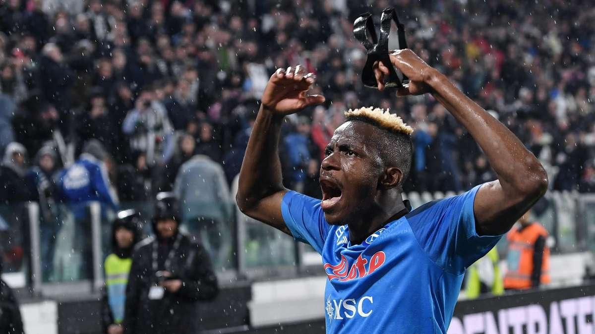FOTO - Il Napoli celebra il pubblico presente a Torino: "Dodicesimo uomo!"