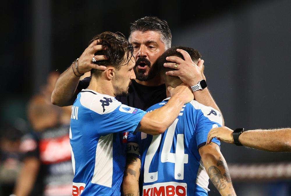 Insigne dal dischetto non sbaglia: Napoli sul 2-1