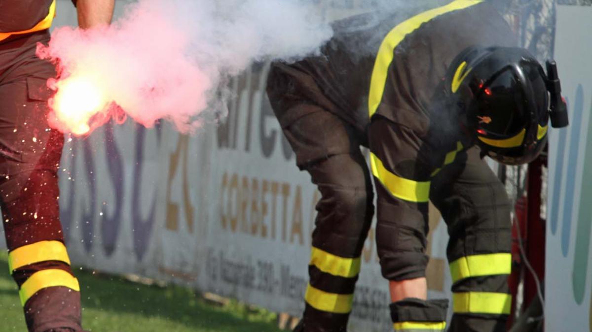 Incendio in una pizzeria al Vomero: fumo invade i palazzi, dipendente ustionato