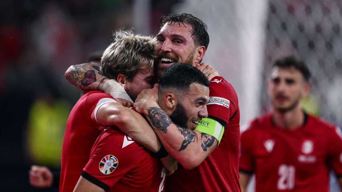 Georgia, Mikautadze: "Che coppia con Kvara! Vorrei giocare in Serie A"