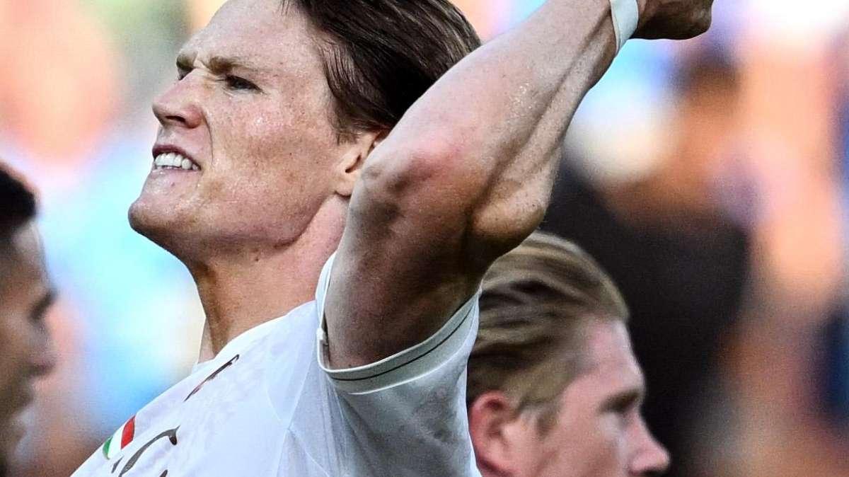 Varcaturo, De Bruyne e McTominay spettatori d'eccezione: le compagne si sfidano a padel 