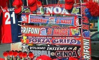 Grande accoglienza in città all'arrivo del Genoa