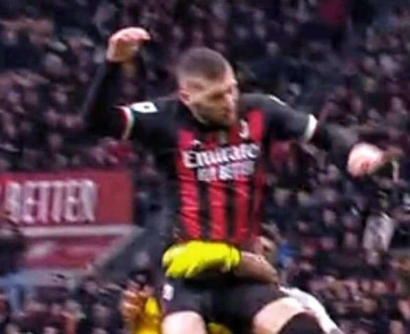 FOTO - Capuano su contatto Rebic-Terracciano: "Complesso dire che questo non sia fallo!"
