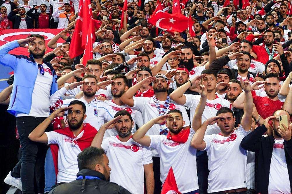 Caso in Belgio: saluto militare del Turkse FC, da bambini di 9 anni!
