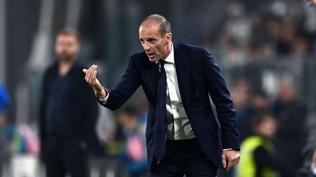 FOTO - Ryanair prende in giro Allegri e la Juve: "Non c'è posto in Champions? Da noi sì"