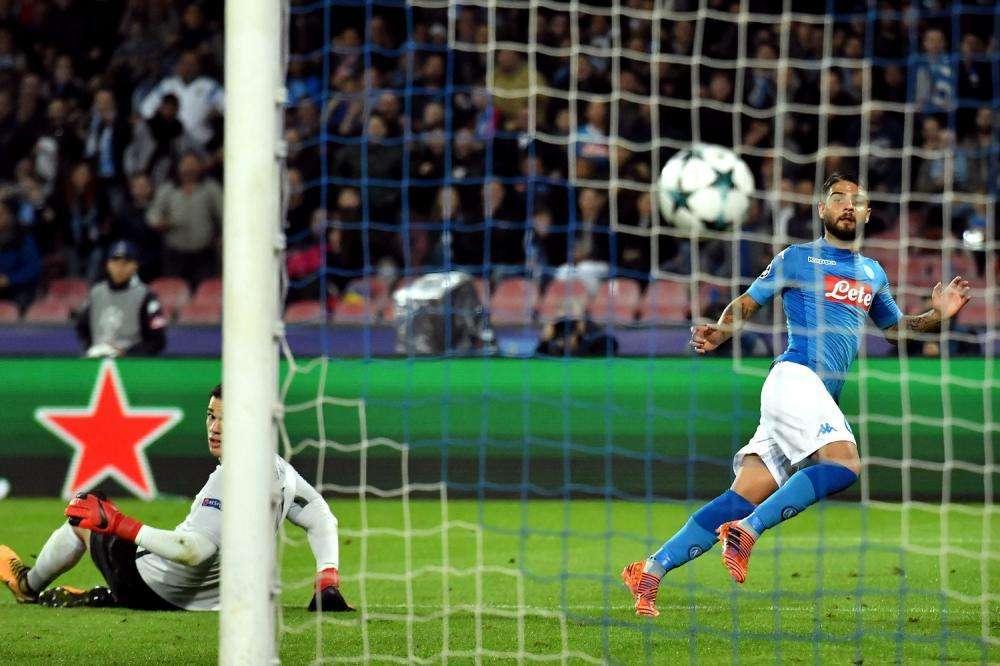 FOTOGALLERY TN - La perla di Insigne, lo stacco di Otamendi e l'esplosione di Aguero: gli scatti dal prato del San Paolo